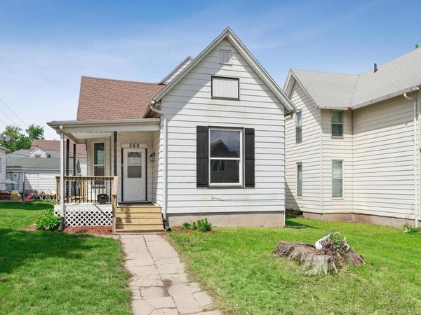560 10th Avenue, Clinton, IA 52732