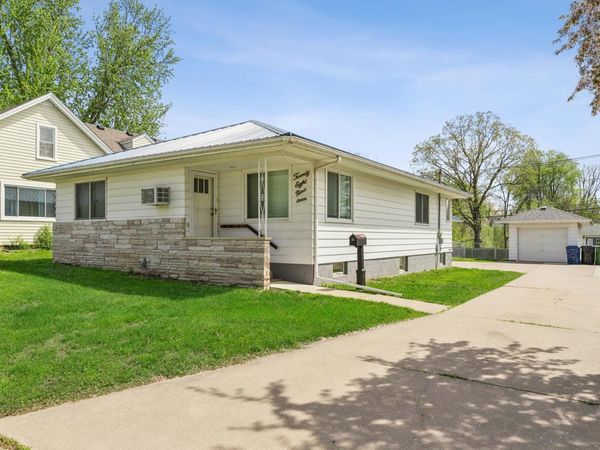 2819 N 3rd Street, Clinton, IA 52732