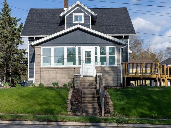 1527 N Division Street, Davenport, IA 52804