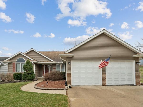 1207 26th Avenue N, Clinton, IA 52732