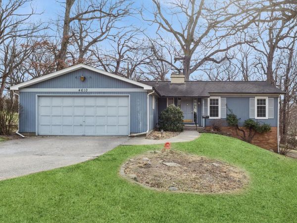4610 34th Avenue , Moline, IL 61265