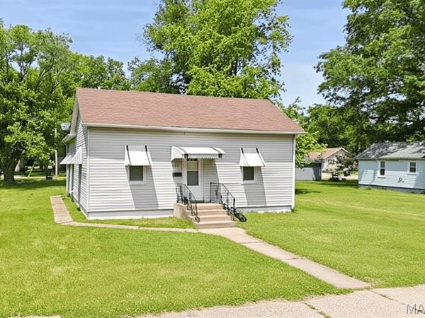 205 E 2nd North Street , Mount Olive, IL 62069