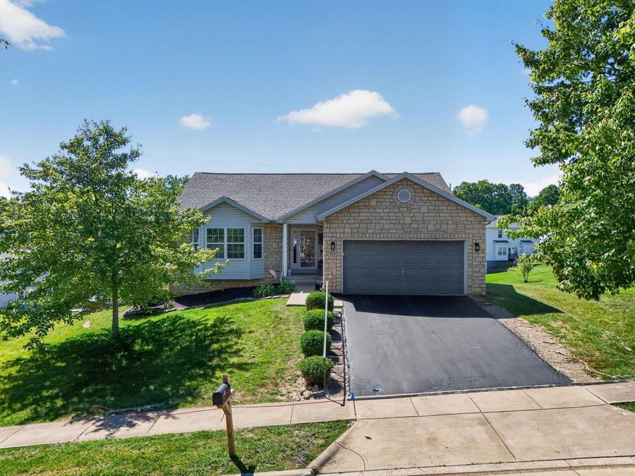 313 Weatherburn Drive , Pataskala, OH 43062 Photo 1