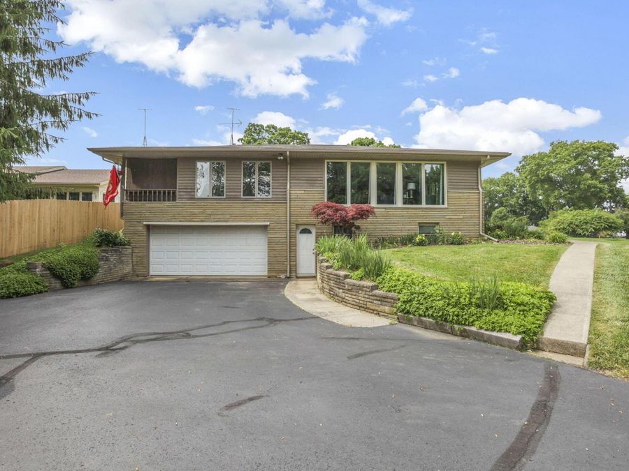 855 E Village Drive , Newark, OH 43055 Photo 1
