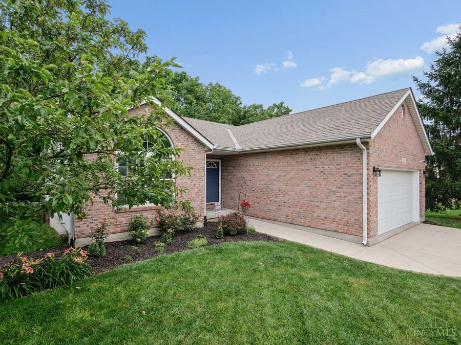 300 Sackett Drive, Monroe, OH 45050 Photo 2