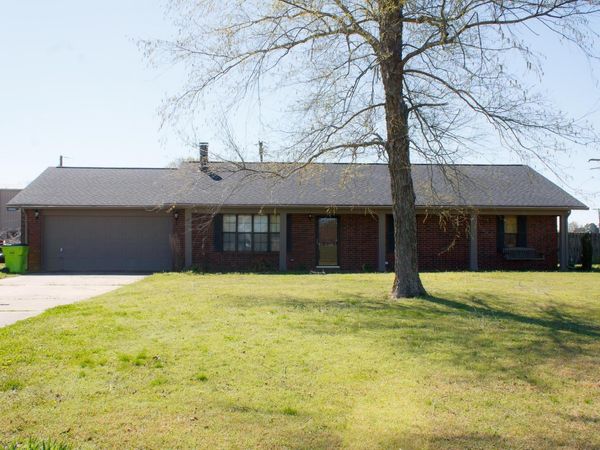 1302 20th E , Stuttgart, AR 72160