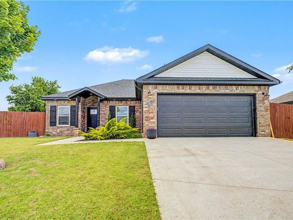 1141 Riverside Drive , Bentonville, AR 72713