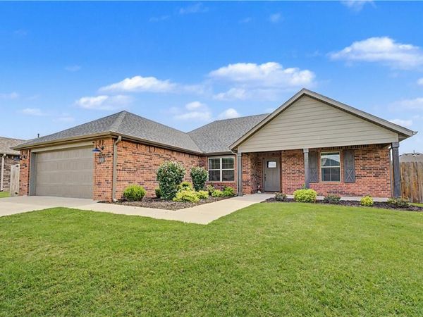 1010 Trailwood Street , Tontitown, AR 72762