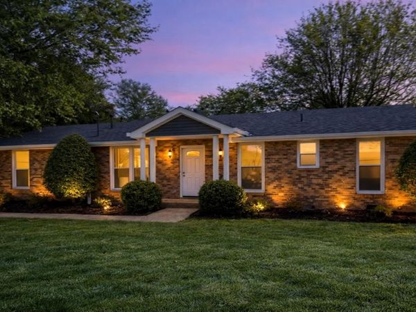 135 Dana Dr , Hendersonville, TN 37075