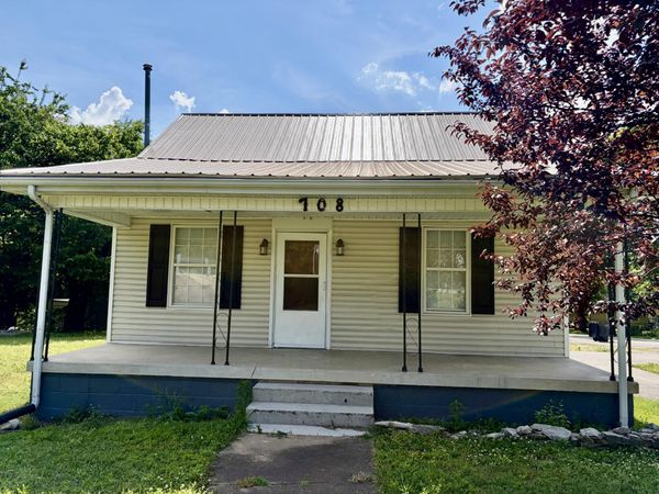 708 Westover Dr , Columbia, TN 38401