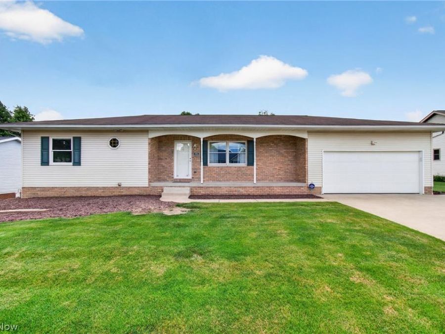 5732 Perry Hills Drive SW, Canton, OH 44706 Photo 1