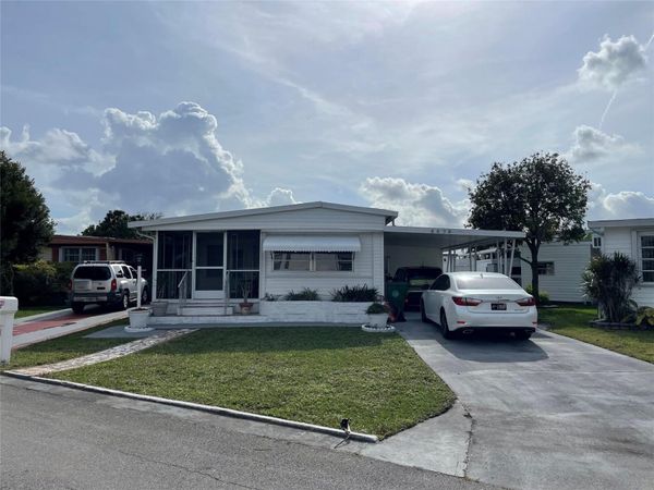 8570 SW 21st Street , Davie, FL 33324