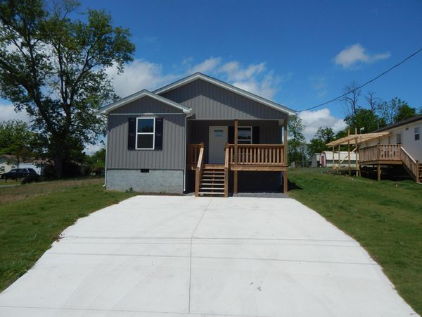 201 Kelsey Street , Etowah, TN 37331