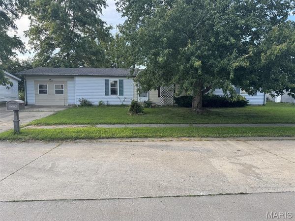 714 Margaret Court , New Baden, IL 62265