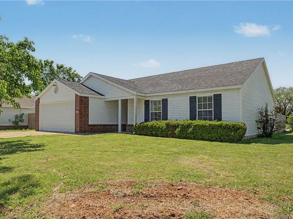 1100 Tunbridge Drive , Bentonville, AR 72712