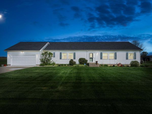 70915 Sterling Drive, Edwardsburg, MI 49112
