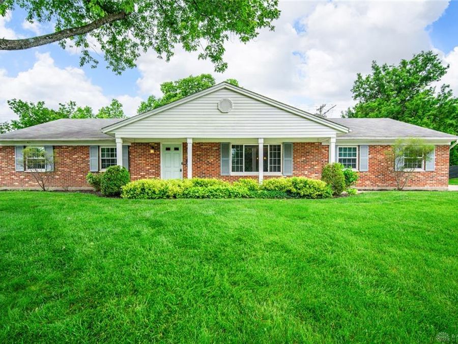 190 Lakeview Drive, Centerville, OH 45459 Photo 1