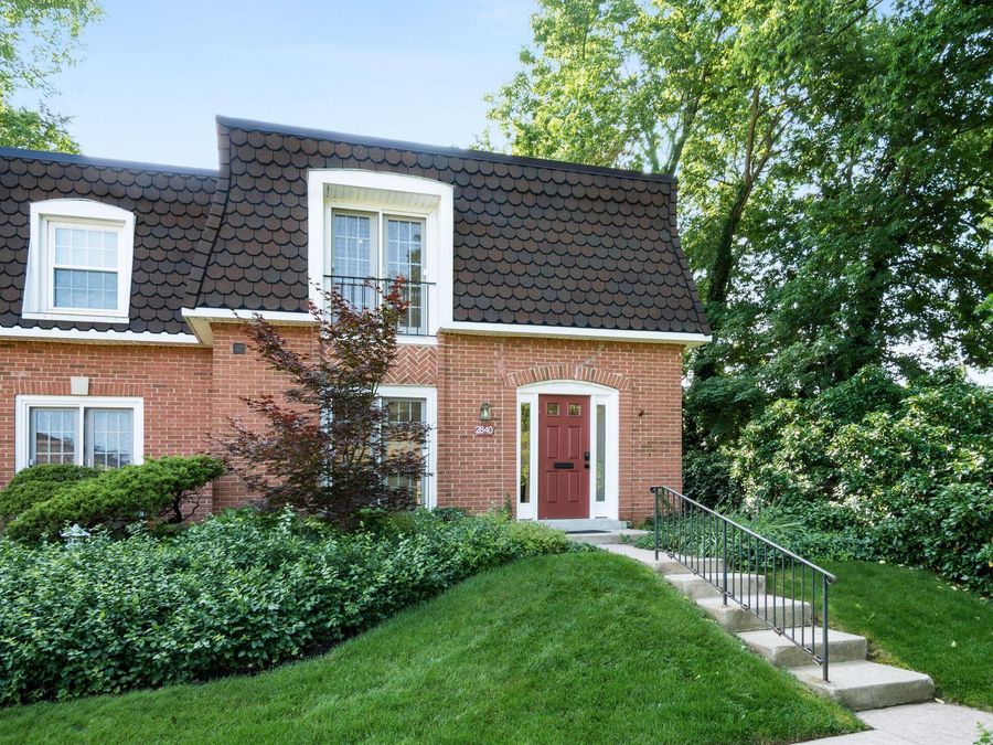 2840 Chateau Circle S, Unit 28, Columbus, OH 43221 Photo 1