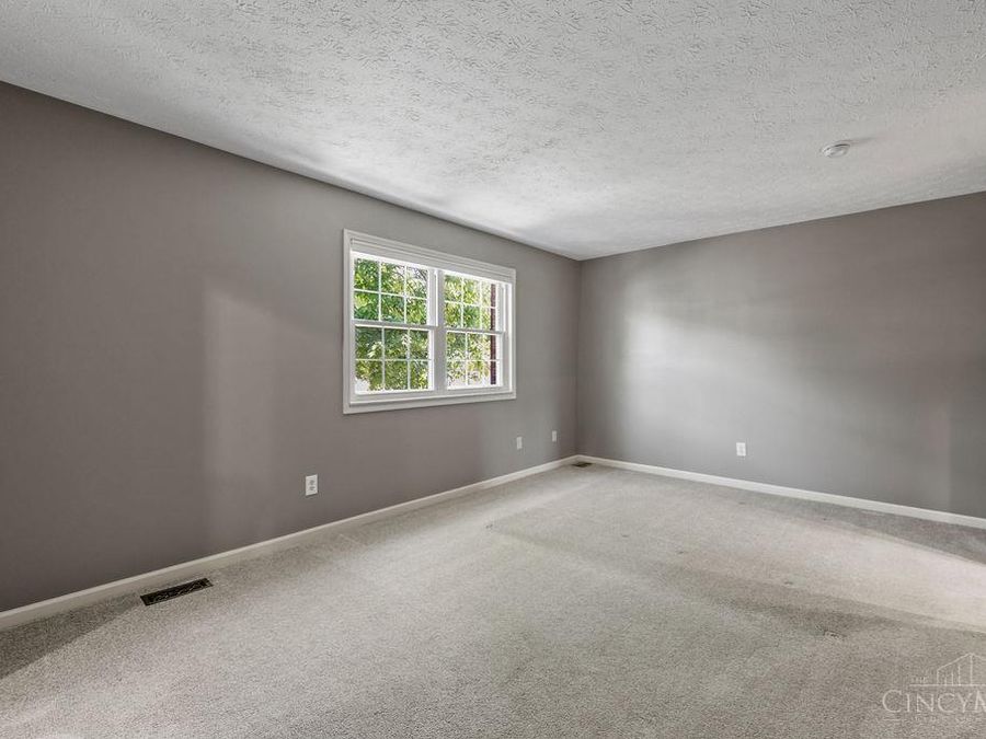 469 Maple Circle Drive, Springdale, OH 45246 Photo 12