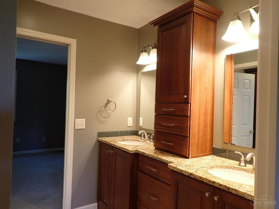 469 Maple Circle Drive, Springdale, OH 45246 Photo 14
