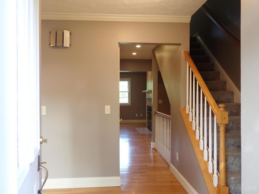 469 Maple Circle Drive, Springdale, OH 45246 Photo 2