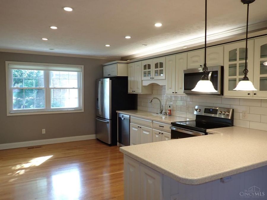 469 Maple Circle Drive, Springdale, OH 45246 Photo 4
