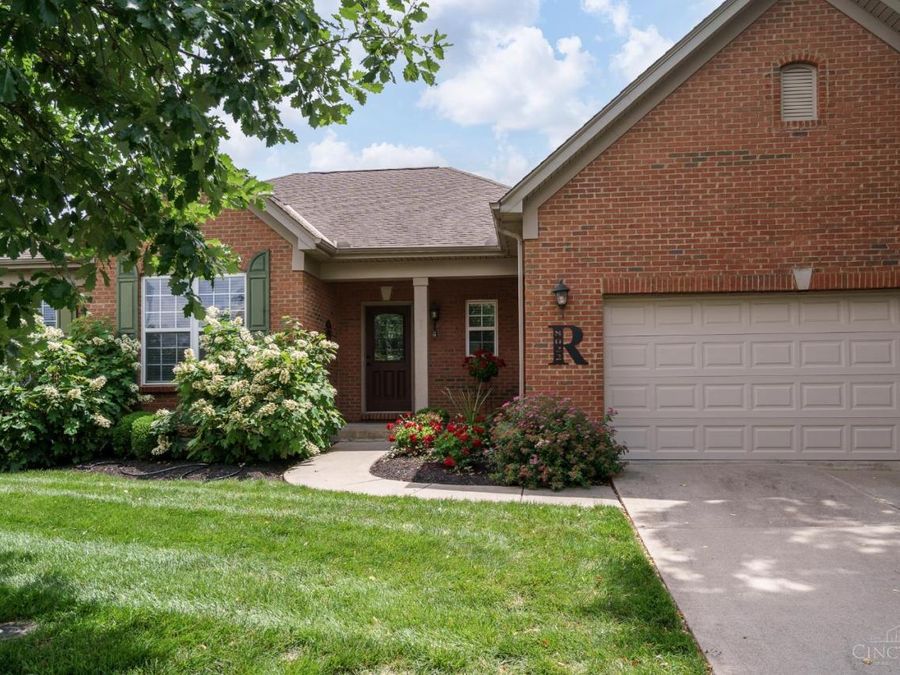 8022 Stonegate Drive, Anderson Township, OH 45255 Photo 2