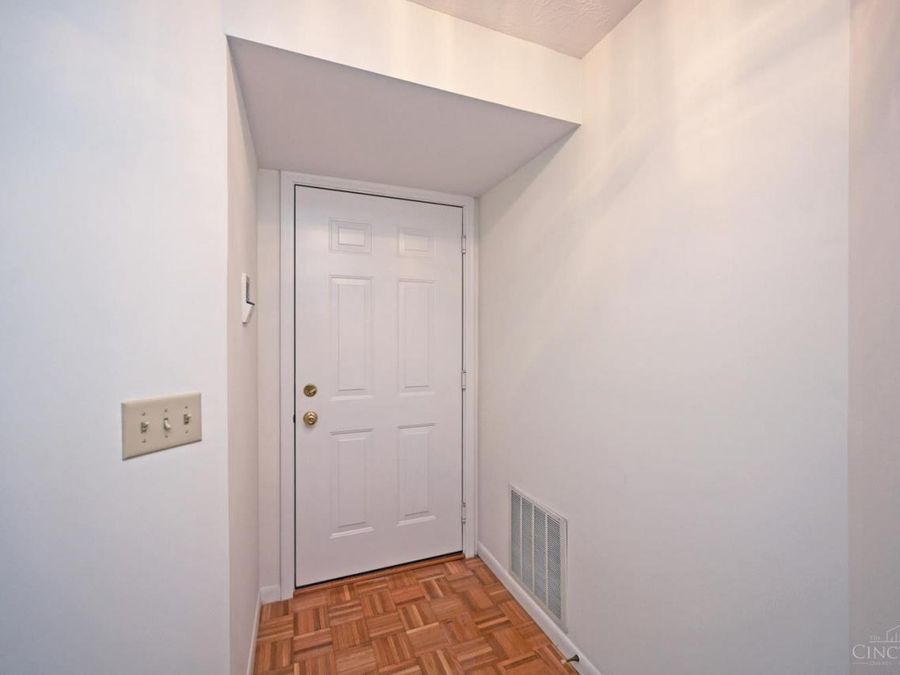 7905 Ramble View, Unit 301, Springfield Township, OH 45231 Photo 6