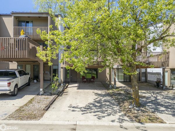 2700 N Shore Dr L-34, Clear Lake, IA 50428