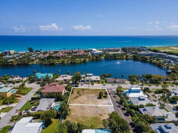 401 Olympus Drive , Juno Beach, FL 33408