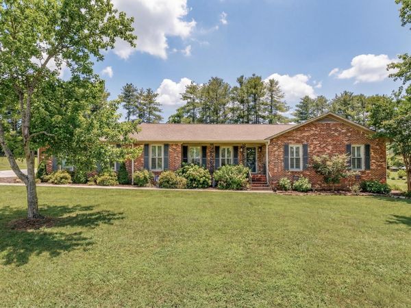 1886 Wellsbrook Dr , Fayetteville, TN 37334
