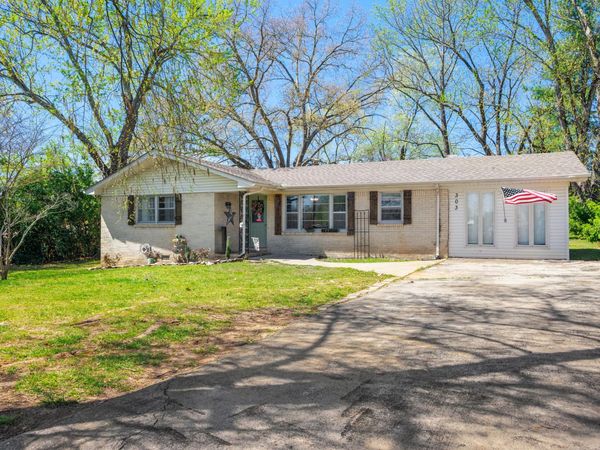 303 Moss Dr , McMinnville, TN 37110