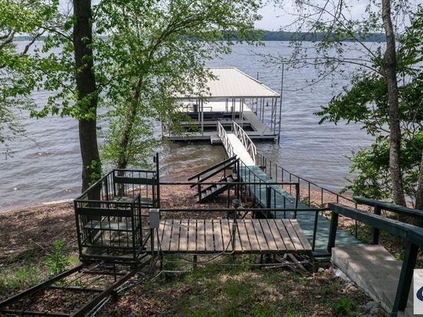 495 Shore Dr , Big Sandy, TN 38221