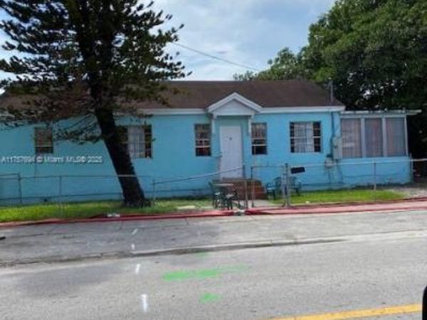 2156 NW 32nd St , Miami, FL 33142