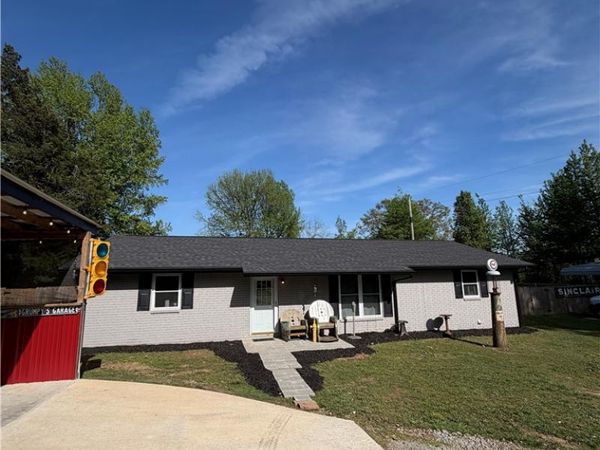 13579 Highway 21 , Ozone, AR 72854