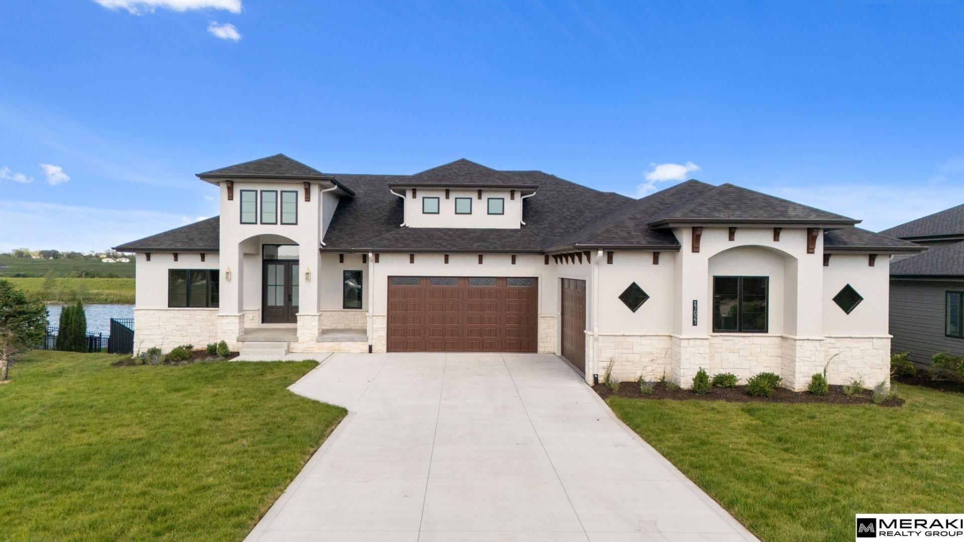 17027 S Reflection Circle, Bennington, NE 68007