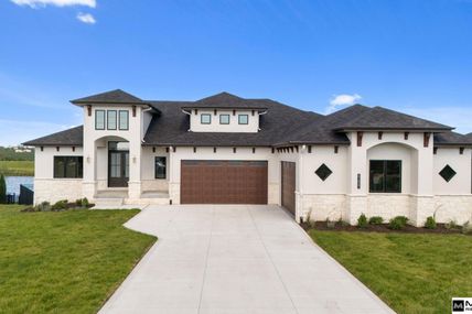 17027 S Reflection Circle, Bennington, NE 68007