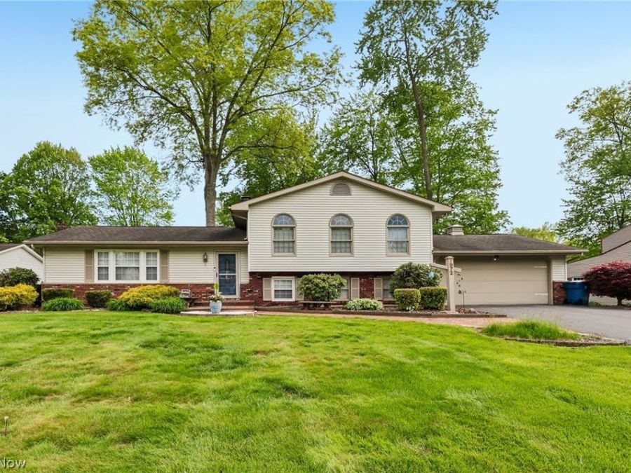 7972 Glen Oaks Drive NE, Howland, OH 44484 Photo 1