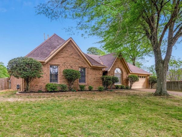 5076 WATERS EDGE CV, Unicorp/Memphis, TN 38141