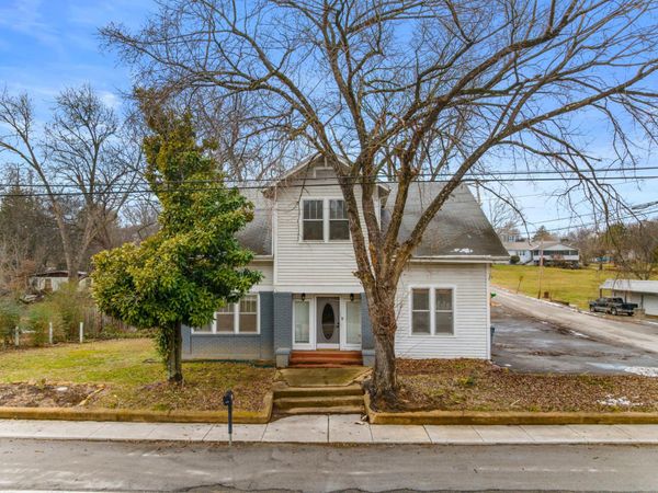 222 E Meeting Street, Dandridge, TN 37725