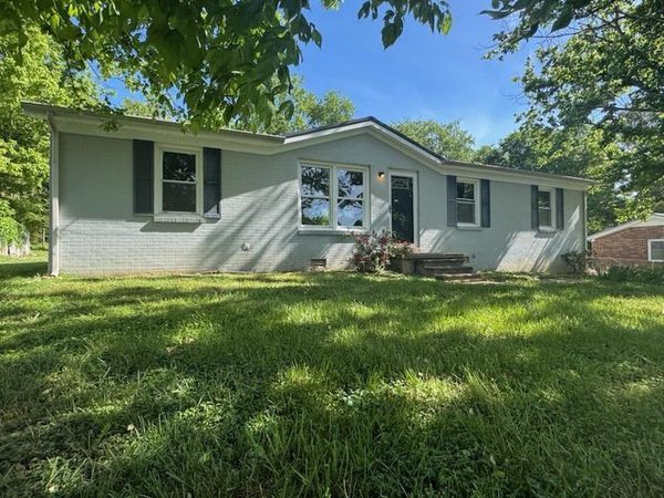 4176 Hampshire Pike , Hampshire, TN 38461
