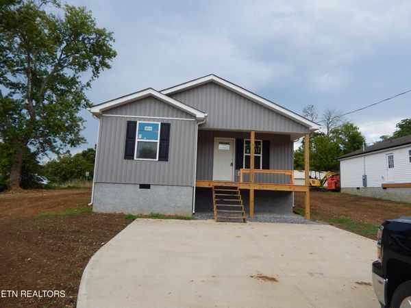 201 Kelsey St , Etowah, TN 37331