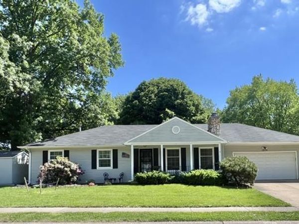 1219 Royal Oaks Drive, Davenport, IA 52806