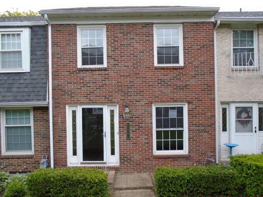 617 Simbury Street , Unit D-8, Columbus, OH 43228 Photo 1