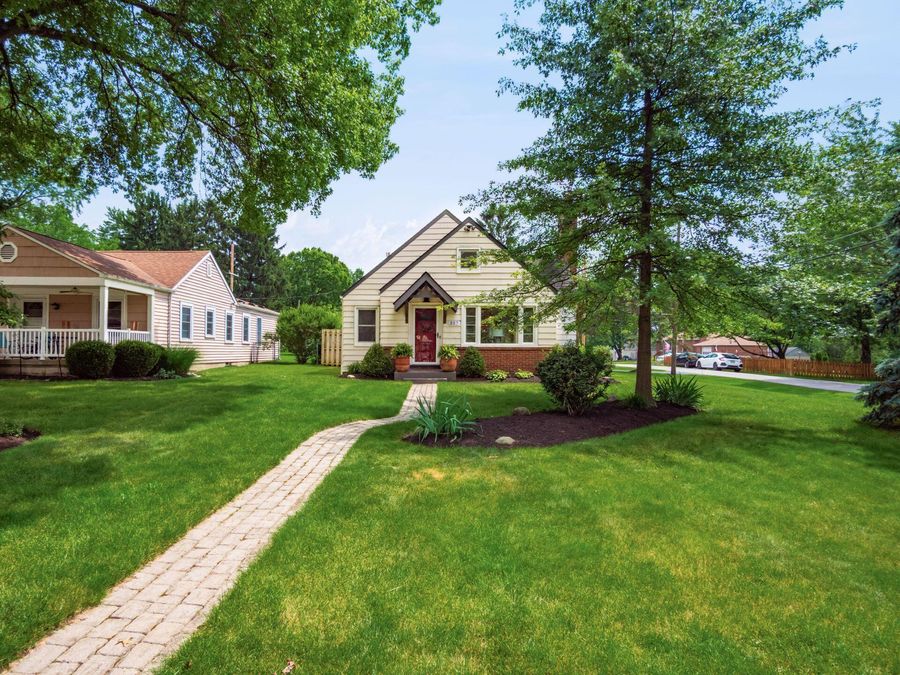 357 Canyon Drive S, Columbus, OH 43214 Photo 1