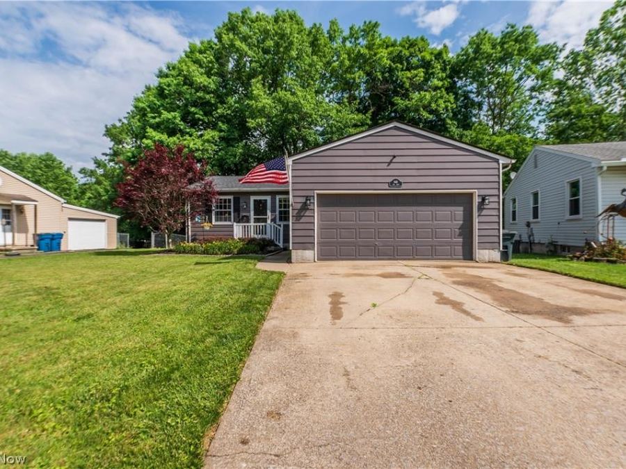 949 Saul Drive , Hubbard, OH 44425 Photo 1