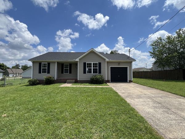 303 Pappy Dr , Oak Grove, KY 42262