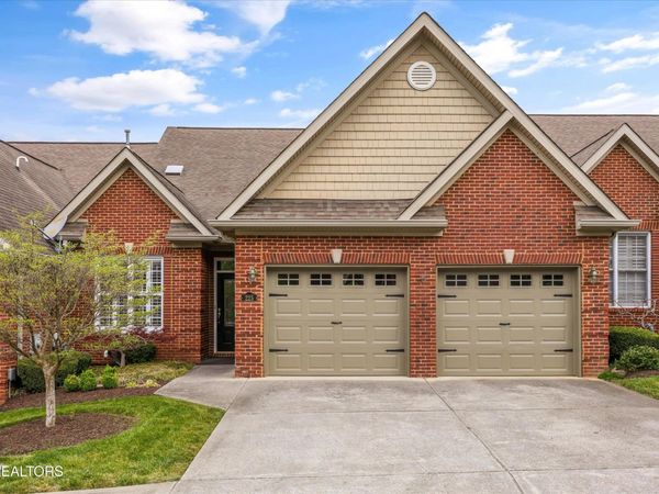225 Waterford Circle , Lenoir City, TN 37772