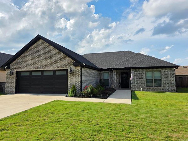 1003 Ava Lane , Paragould, AR 72450