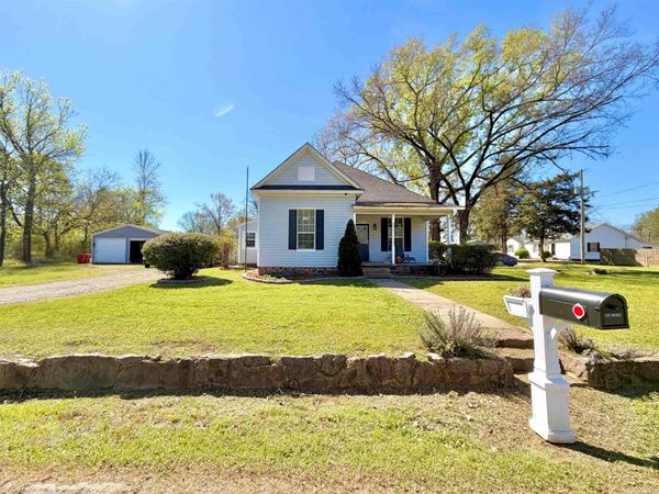 511 Childress W , Morrilton, AR 72110